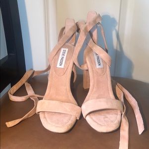 Tie up Size 8 Steve Madden - like new